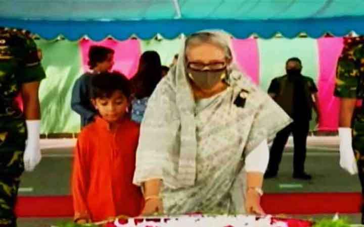 টুঙ্গিপাড়ায় বঙ্গবন্ধুর সমাধিতে প্রধানমন্ত্রীর শ্রদ্ধা নিবেদন